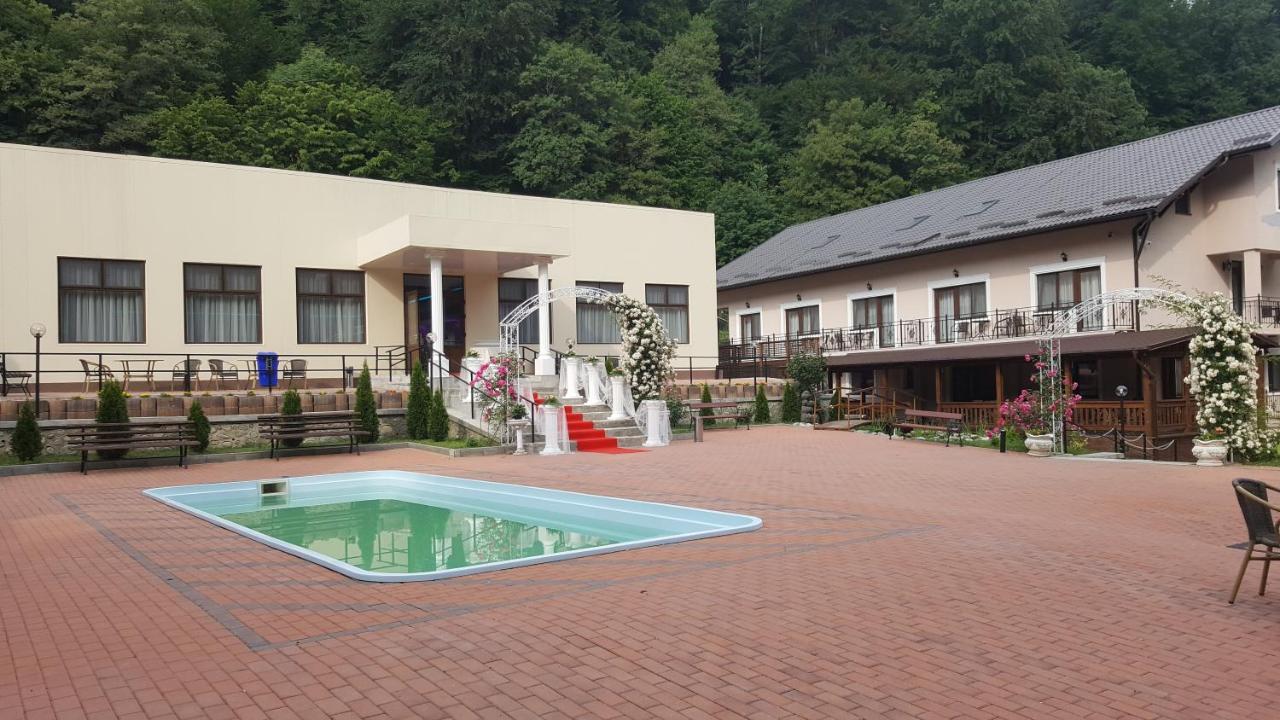 Vila Tisa Tismana Exterior photo