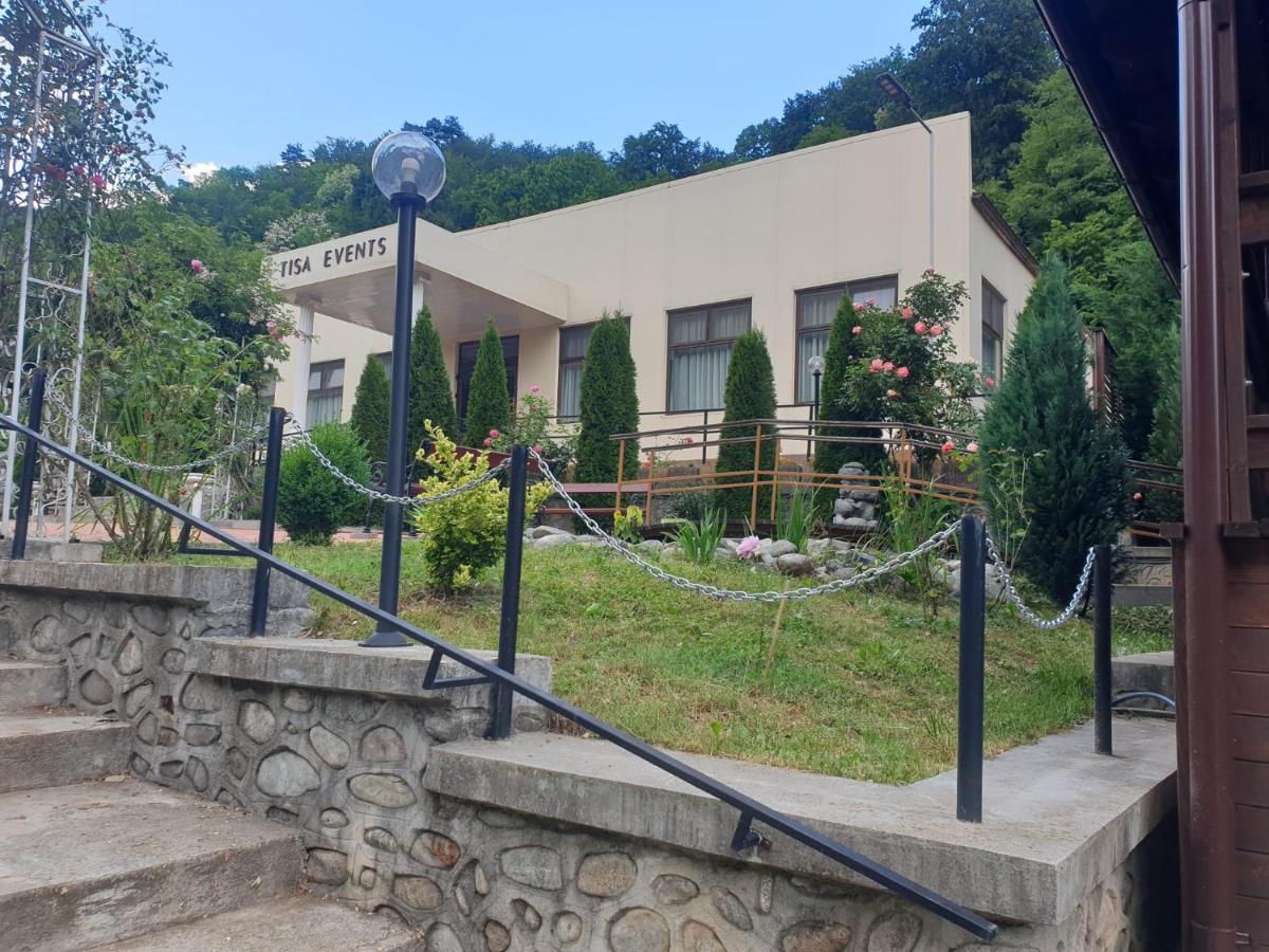 Vila Tisa Tismana Exterior photo